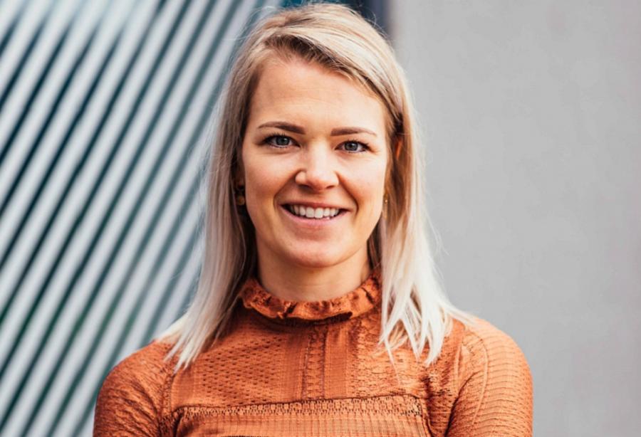 Nikki Colijn werkt bij Customer Care en vertelt hoe haar werkdag eruit ziet.